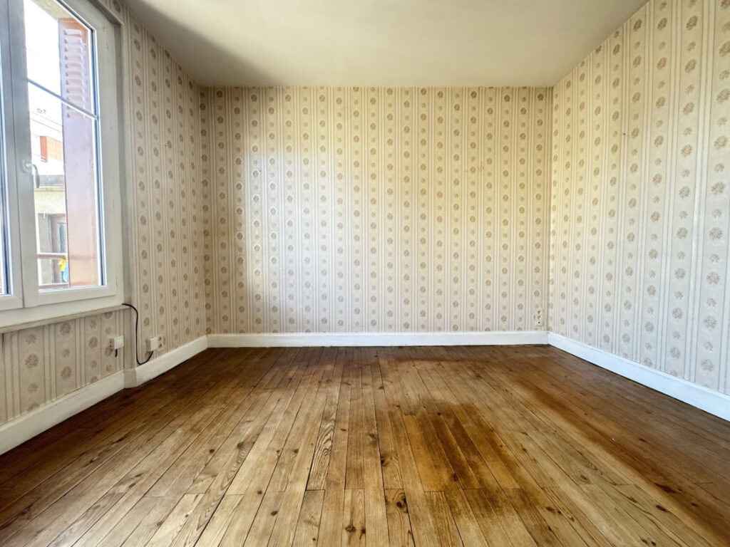 Maison individuelle avec garage, cave, dépendance