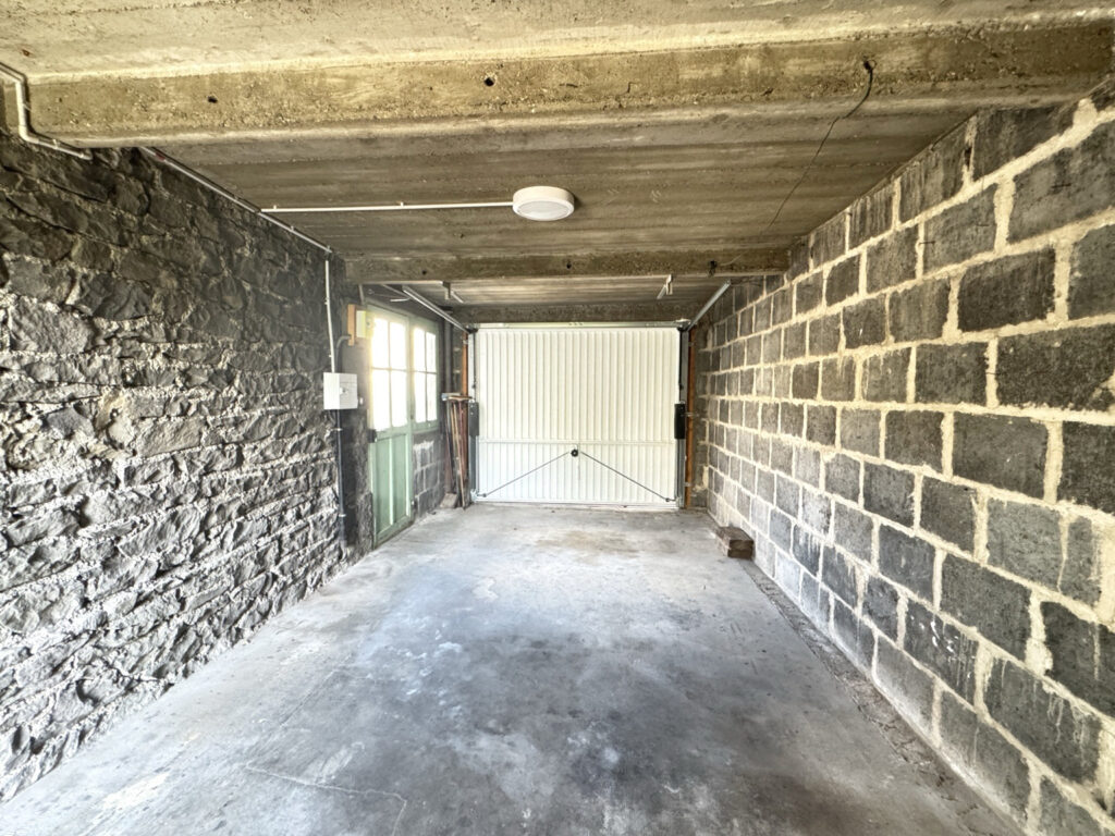 Maison individuelle avec garage, cave, dépendance