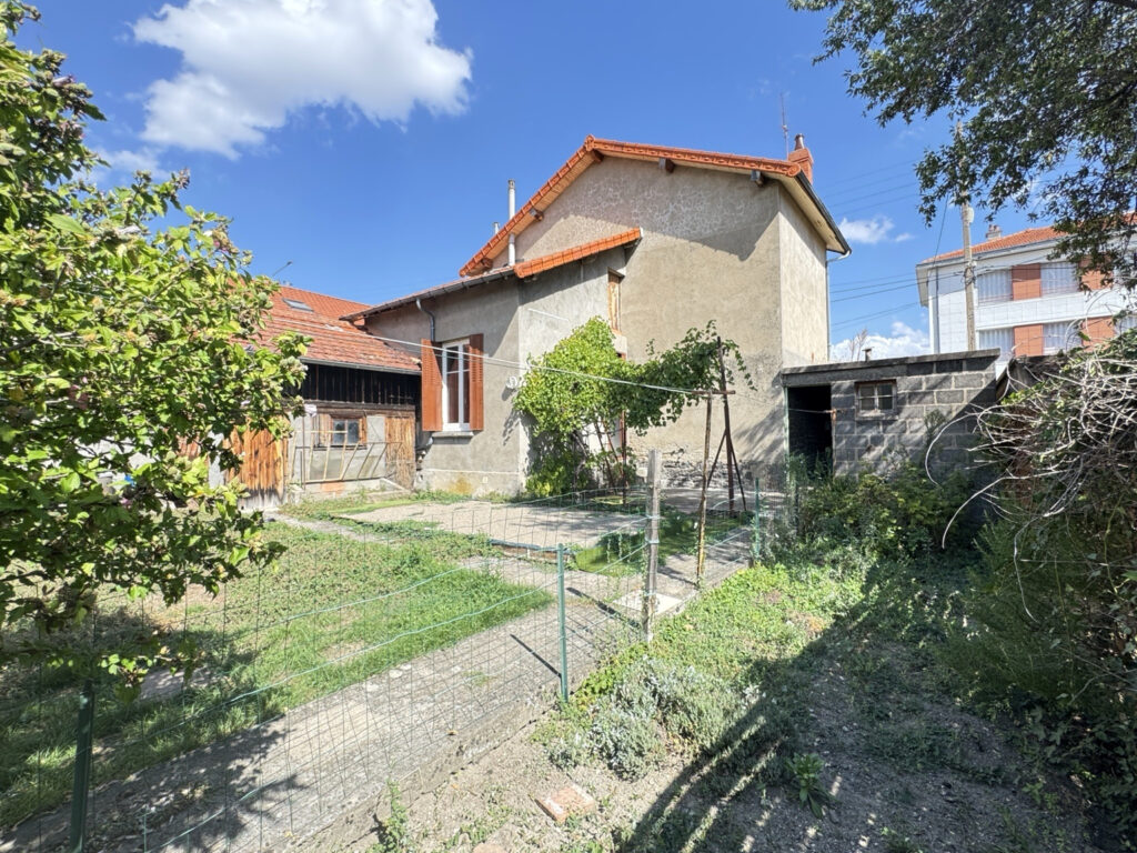 Maison individuelle avec garage, cave, dépendance