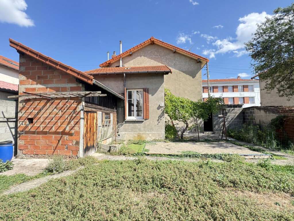 Maison individuelle avec garage, cave, dépendance
