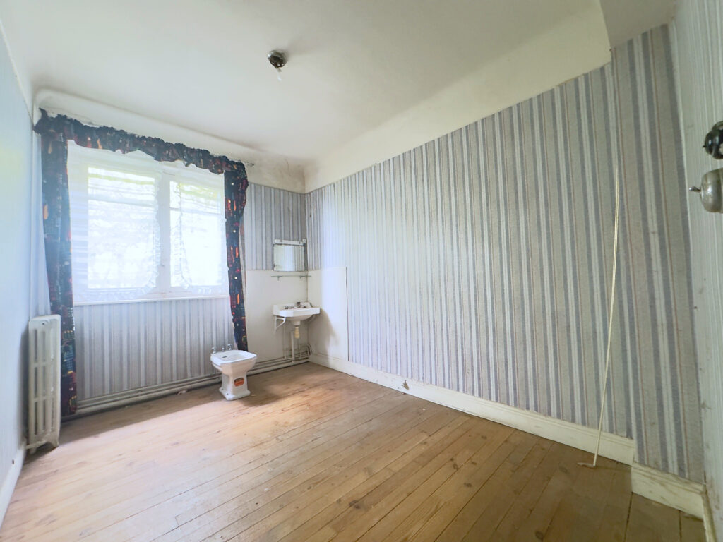 LEMPDES   ENSEMBLE IMMOBILIER À USAGE COMMERCIAL ET PROFESSI