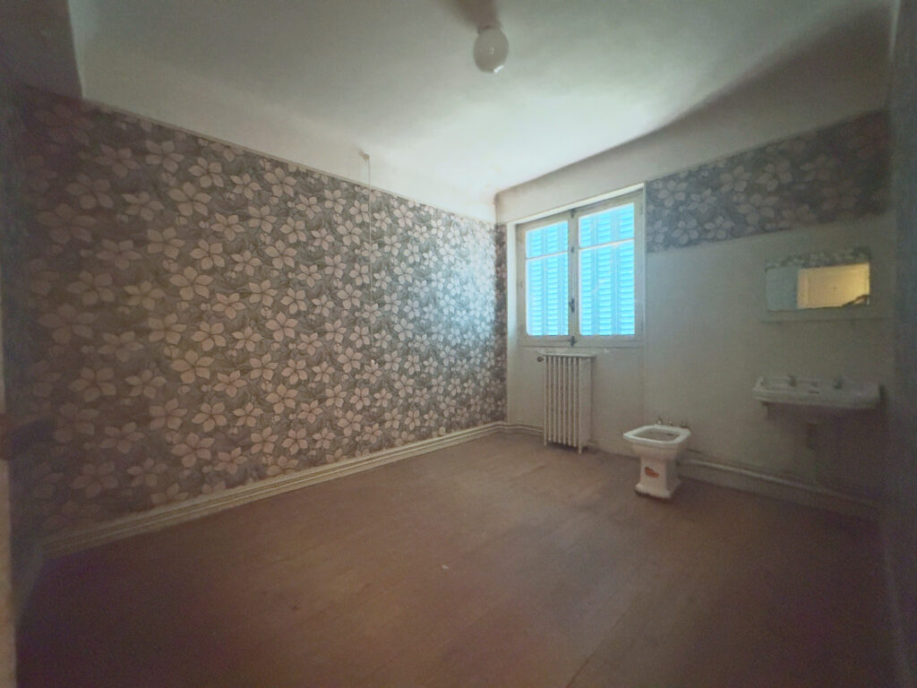 LEMPDES   ENSEMBLE IMMOBILIER À USAGE COMMERCIAL ET PROFESSI