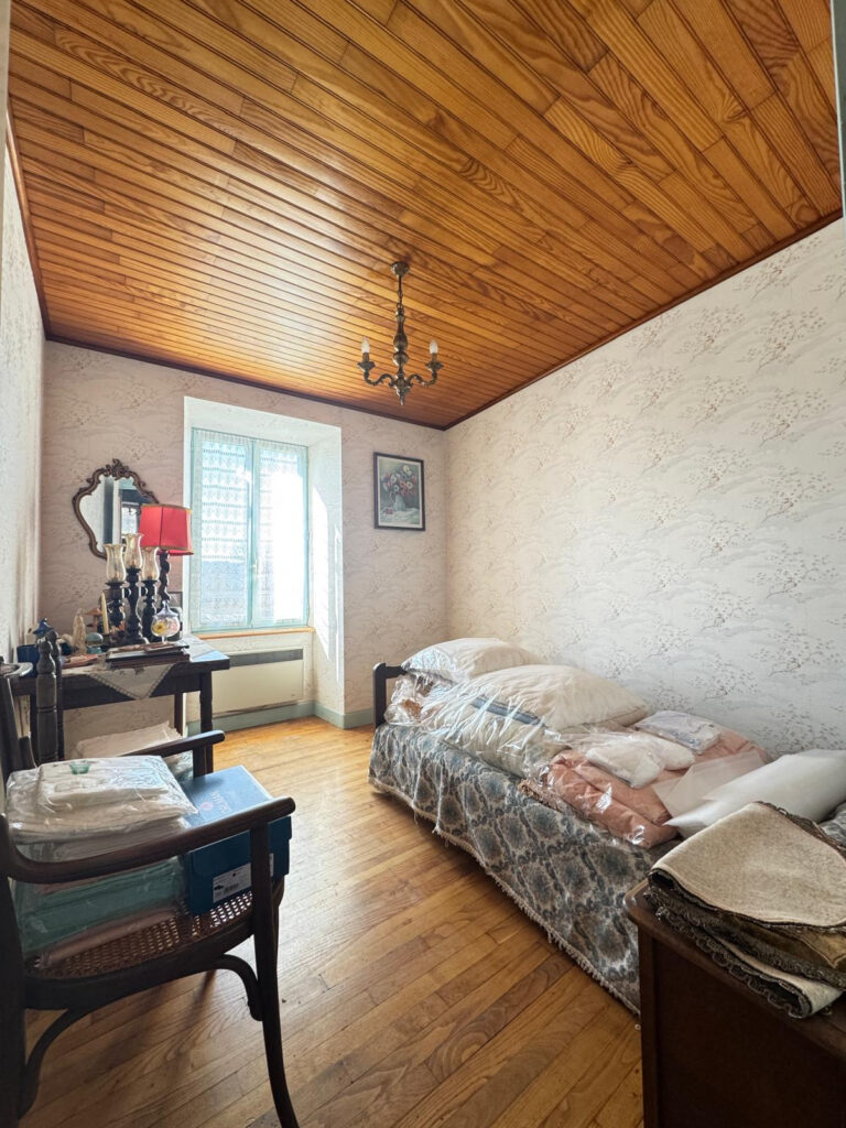 MARAT   Maison 3 chambres avec dépendances, jardin et terrai