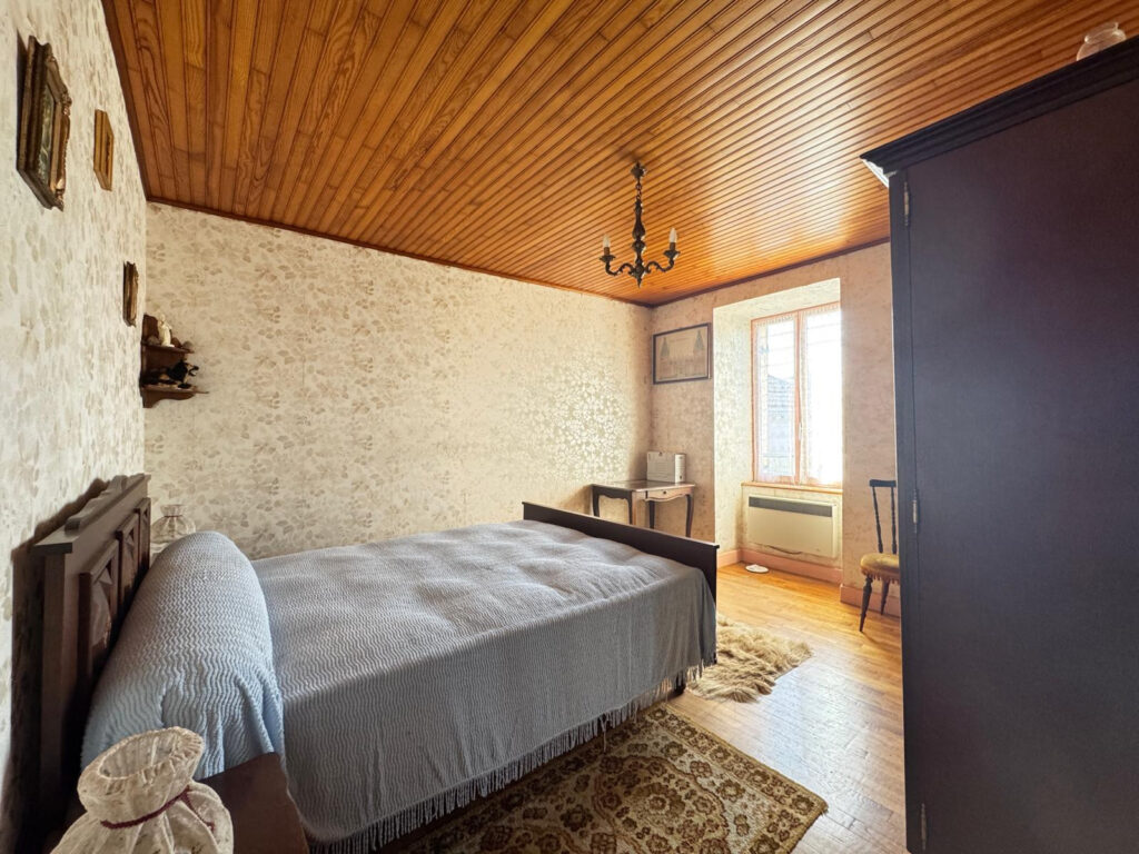 MARAT   Maison 3 chambres avec dépendances, jardin et terrai