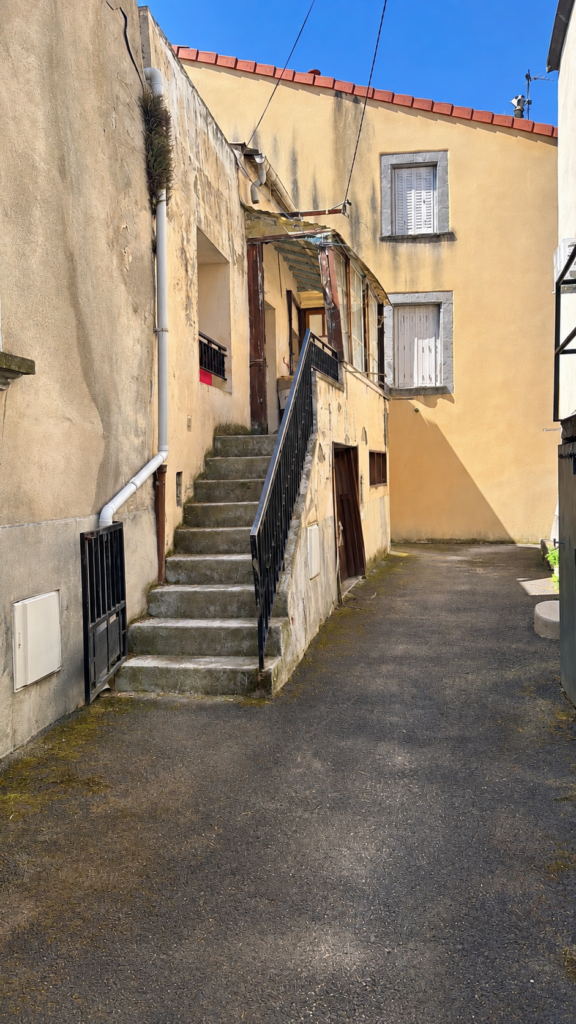 AUBIÈRE   MAISON DE BOURG À RÉNOVER   40 000 EUR HAI