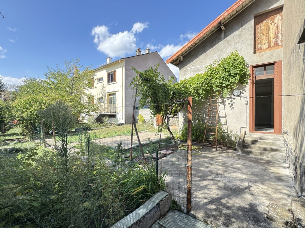 Maison individuelle avec garage, cave, dépendance