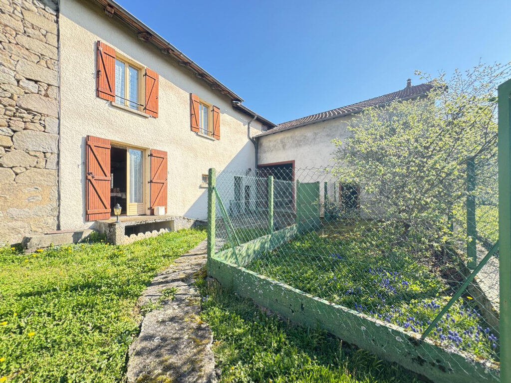 MARAT   Maison 3 chambres avec dépendances, jardin et terrai