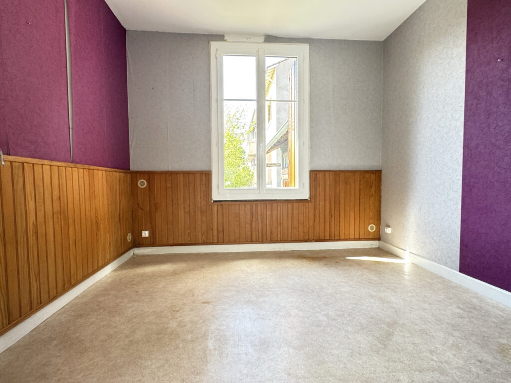 Maison individuelle avec garage, cave, dépendance