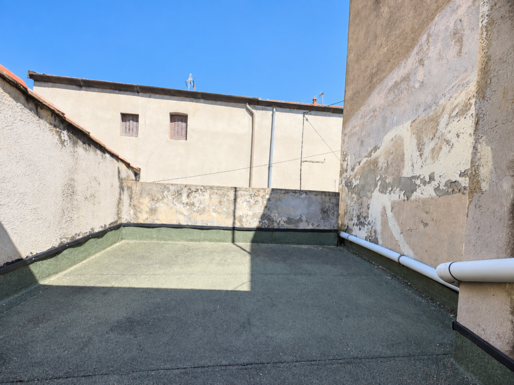 AUBIÈRE   MAISON DE BOURG À RÉNOVER   40 000 EUR HAI
