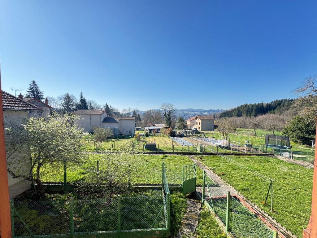 MARAT   Maison 3 chambres avec dépendances, jardin et terrai