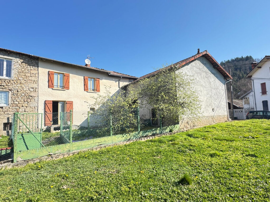 MARAT   Maison 3 chambres avec dépendances, jardin et terrai