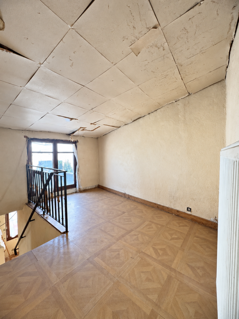AUBIÈRE   MAISON DE BOURG À RÉNOVER   40 000 EUR HAI