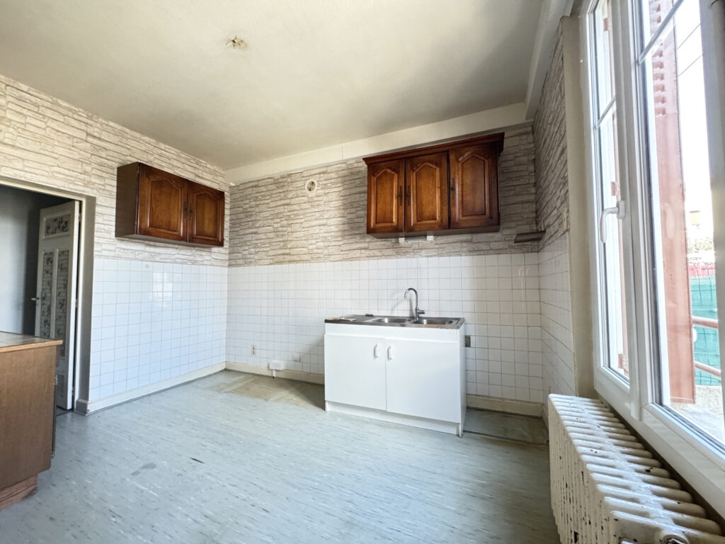 Maison individuelle avec garage, cave, dépendance
