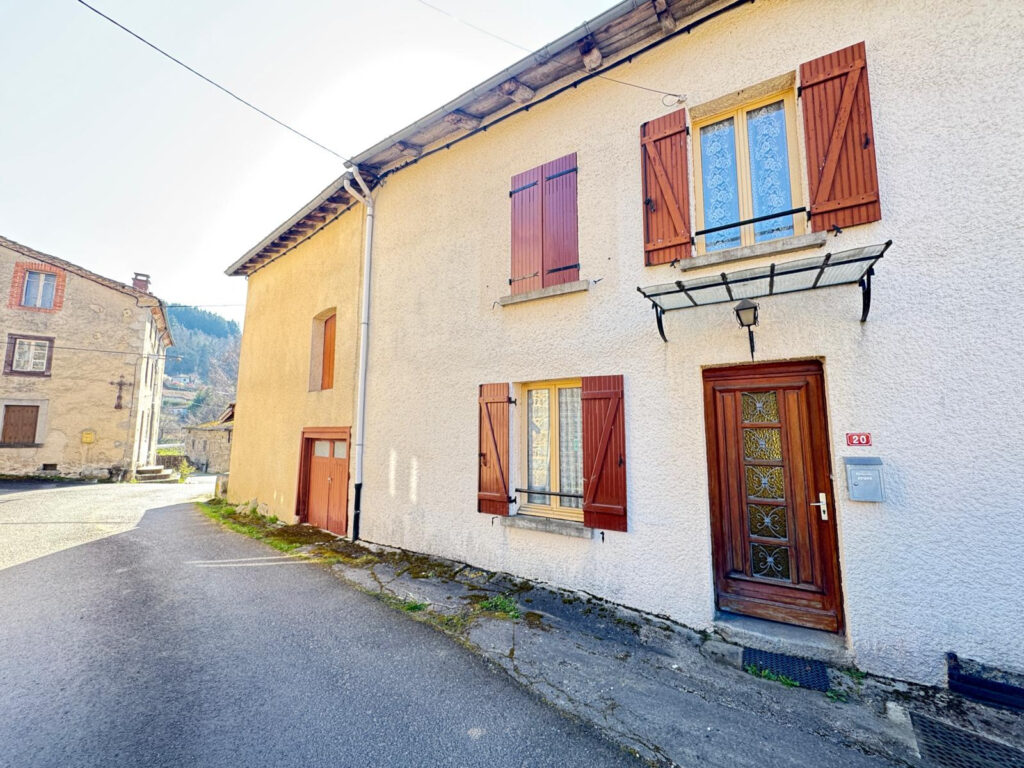 MARAT   Maison 3 chambres avec dépendances, jardin et terrai