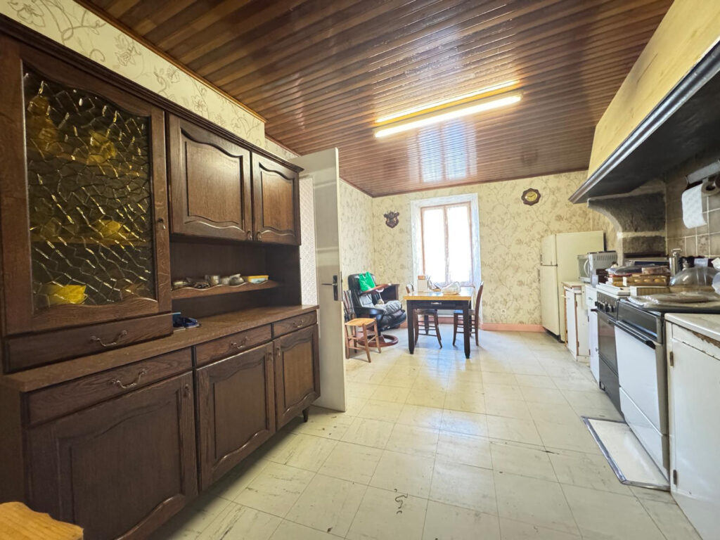 MARAT   Maison 3 chambres avec dépendances, jardin et terrai