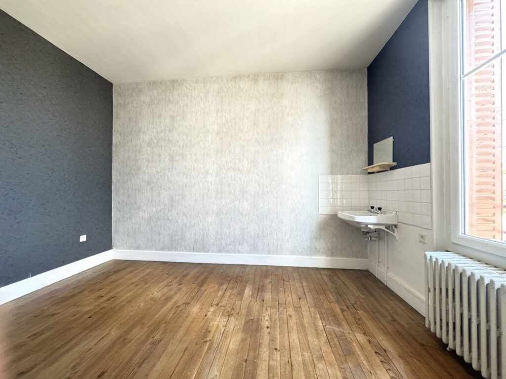 Maison individuelle avec garage, cave, dépendance