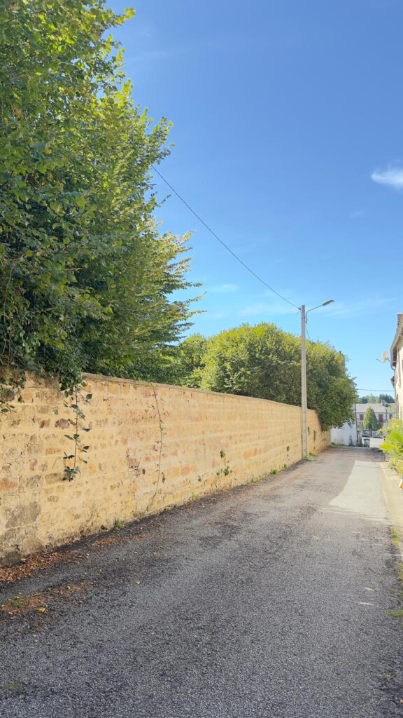 GIAT   Grande maison de 12 pièces à rénover   80 000 EUR HAI