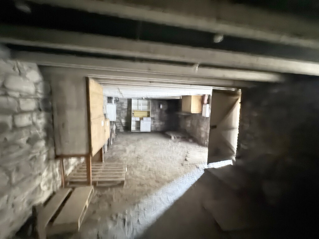Maison individuelle avec garage, cave, dépendance