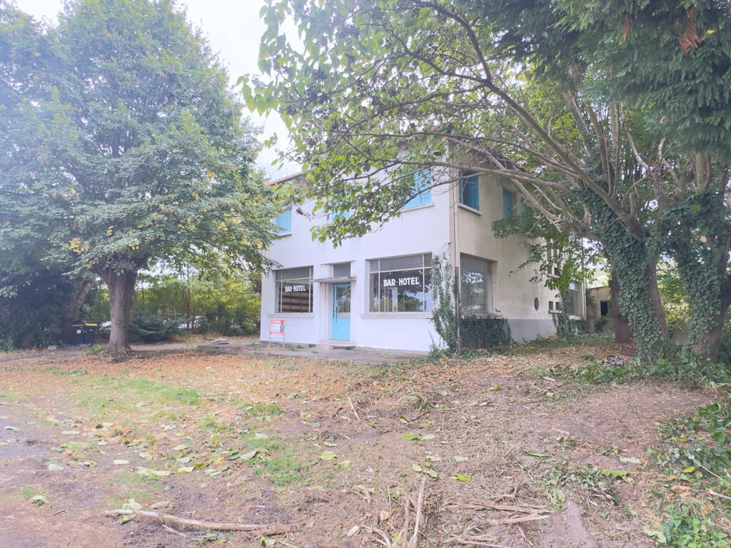 LEMPDES   ENSEMBLE IMMOBILIER À USAGE COMMERCIAL ET PROFESSI