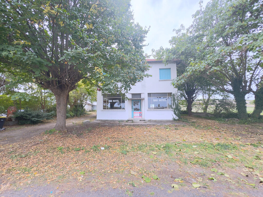 LEMPDES   ENSEMBLE IMMOBILIER À USAGE COMMERCIAL ET PROFESSI