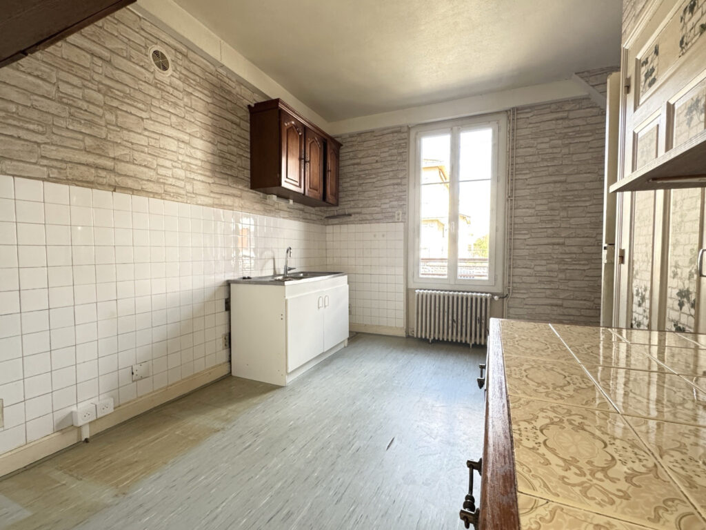 Maison individuelle avec garage, cave, dépendance