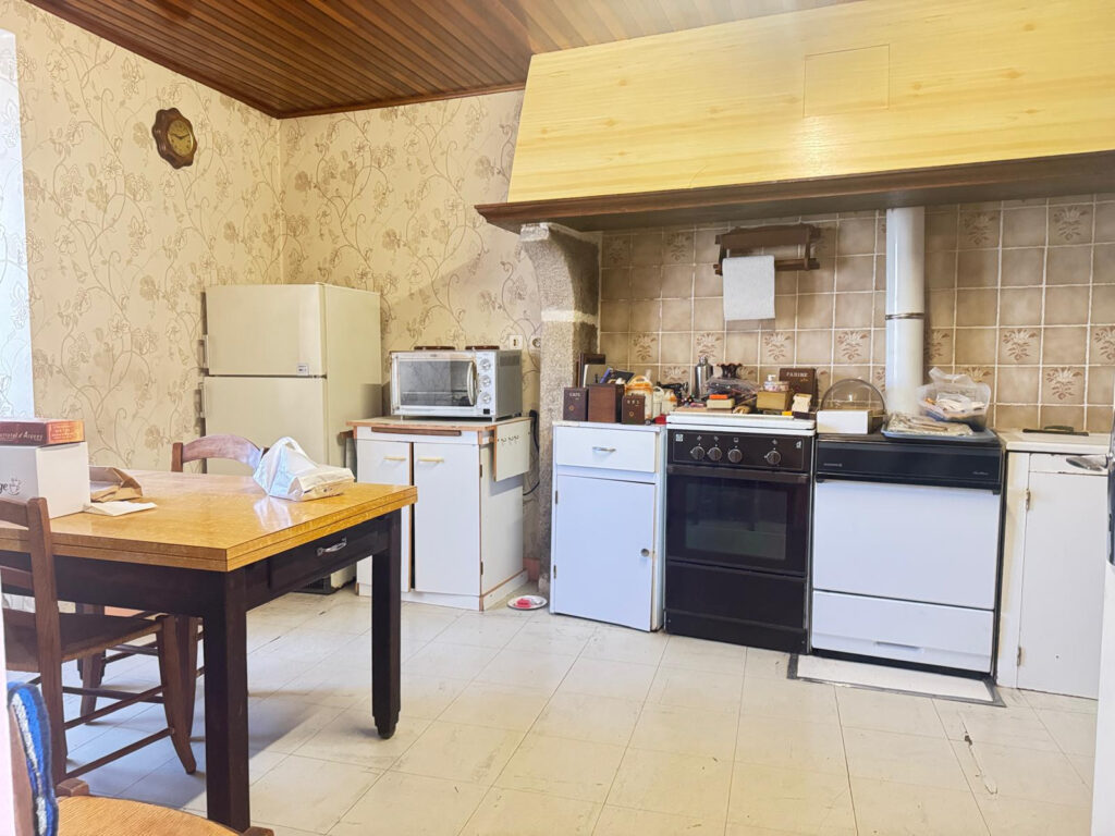 MARAT   Maison 3 chambres avec dépendances, jardin et terrai