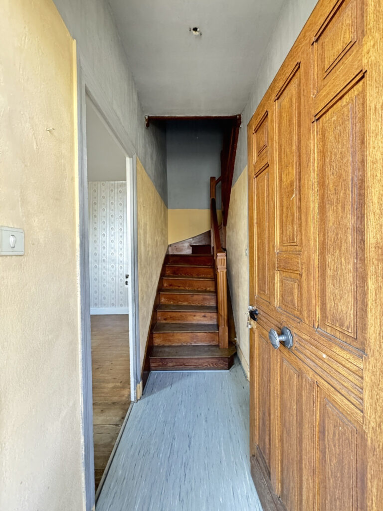 Maison individuelle avec garage, cave, dépendance