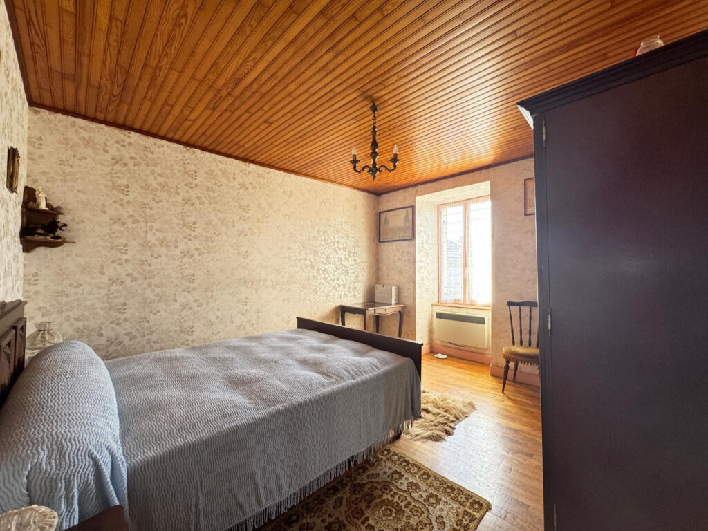 MARAT   Maison 3 chambres avec dépendances, jardin et terrai