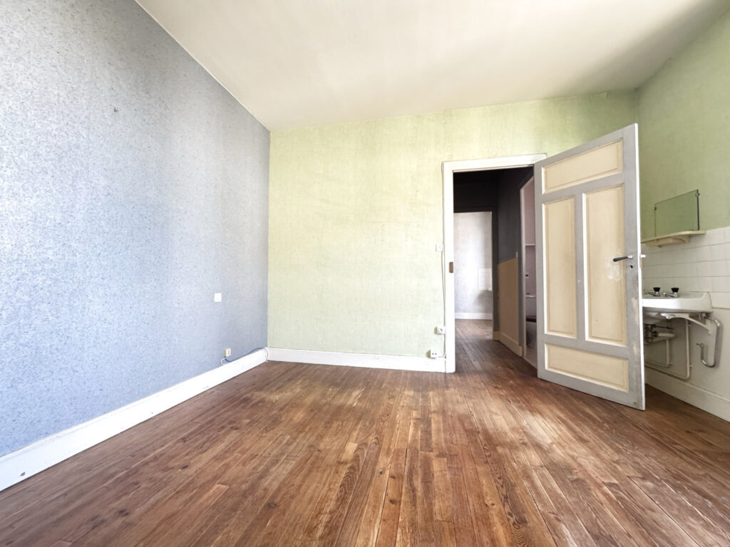 Maison individuelle avec garage, cave, dépendance