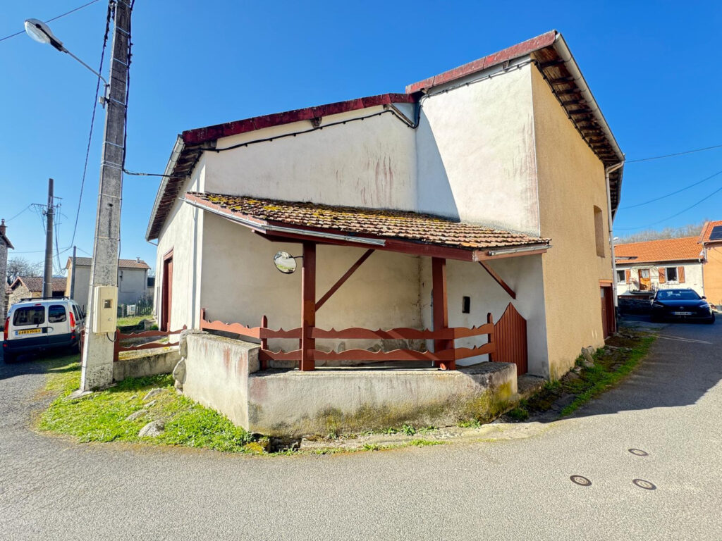 MARAT   Maison 3 chambres avec dépendances, jardin et terrai