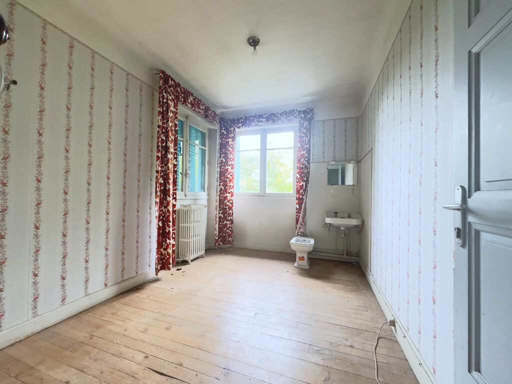 LEMPDES   ENSEMBLE IMMOBILIER À USAGE COMMERCIAL ET PROFESSI