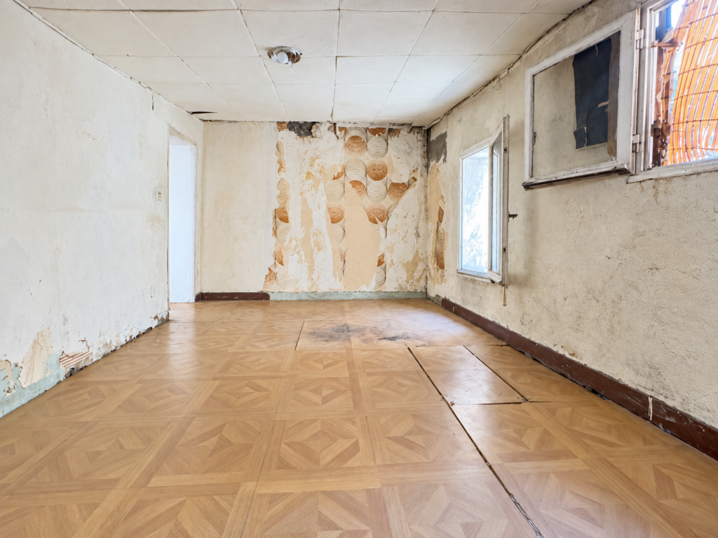 AUBIÈRE   MAISON DE BOURG À RÉNOVER   40 000 EUR HAI