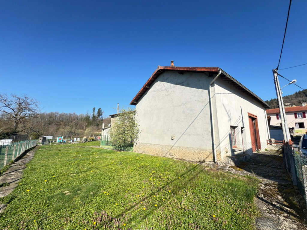 MARAT   Maison 3 chambres avec dépendances, jardin et terrai