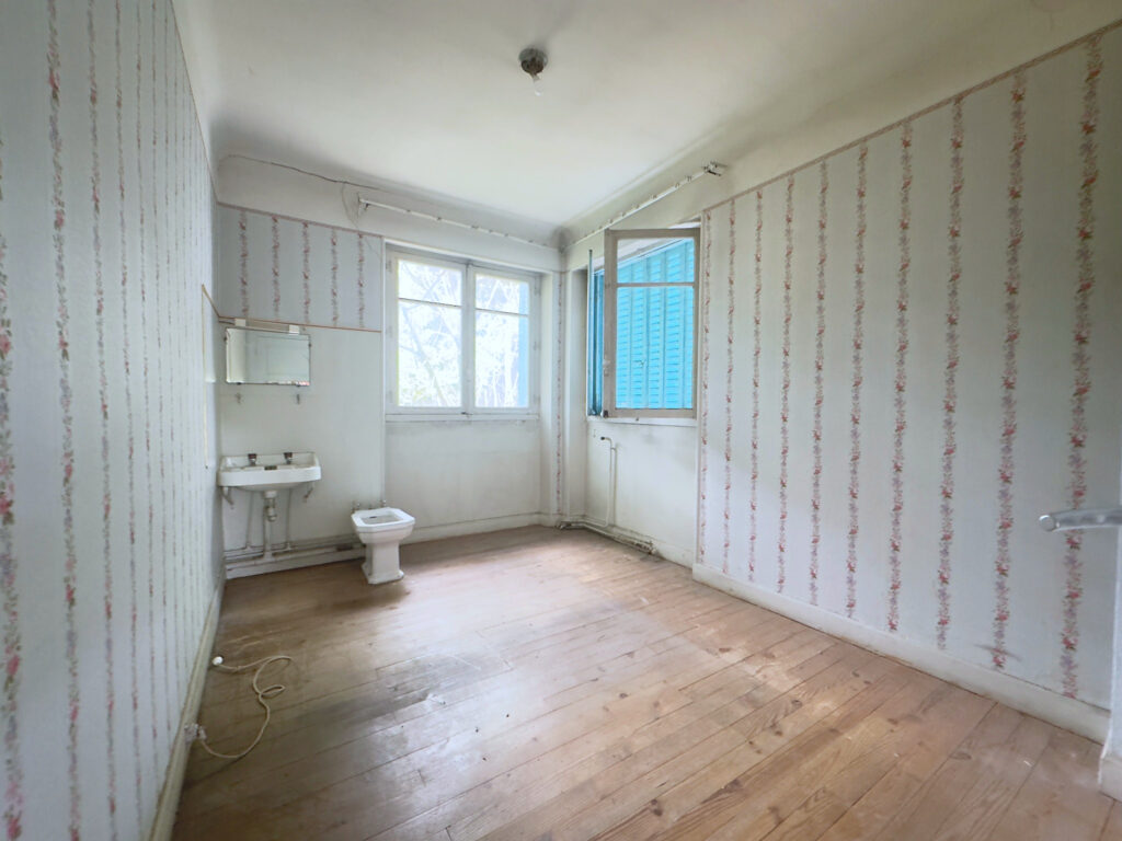 LEMPDES   ENSEMBLE IMMOBILIER À USAGE COMMERCIAL ET PROFESSI